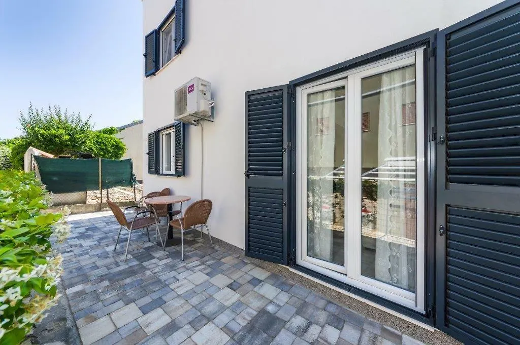 Apartmani Paradise Petrčane 0*,  Horvátország