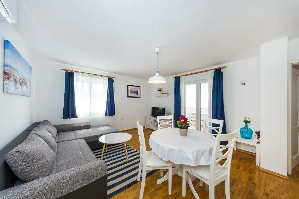 Apartmani Paradise Petrčane 0*,