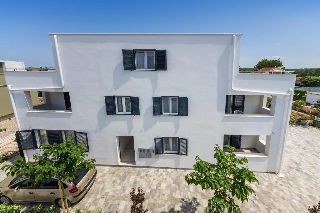 Apartmani Paradise Petrčane 0*,  Horvátország
